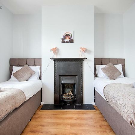 Off Road Parking, Garden, Tv In Every Room Swansea Exteriör bild