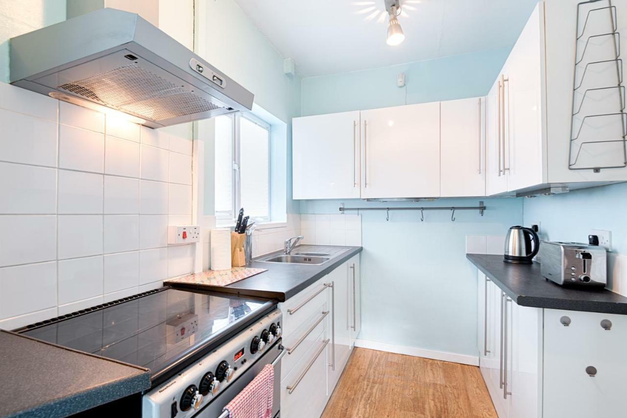 Off Road Parking, Garden, Tv In Every Room Swansea Exteriör bild