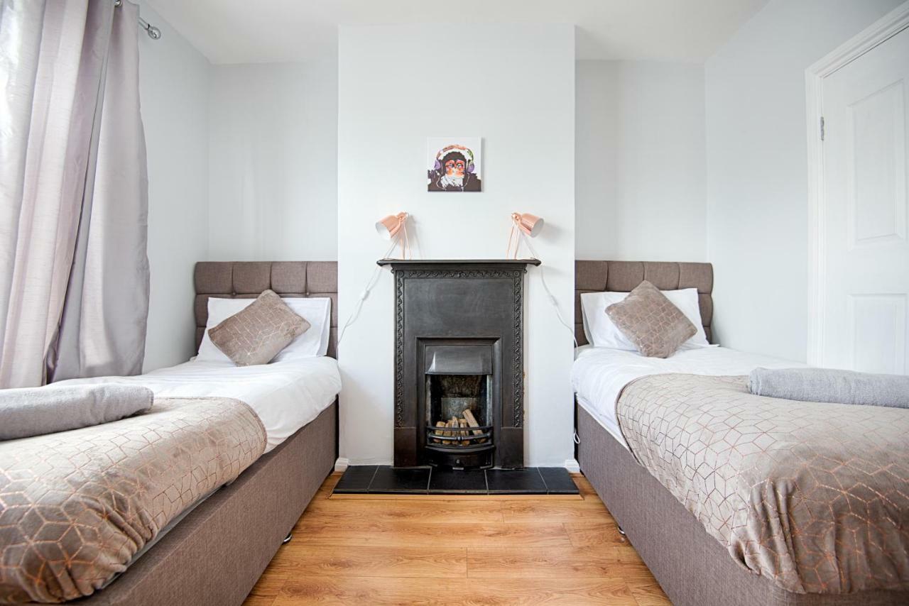 Off Road Parking, Garden, Tv In Every Room Swansea Exteriör bild