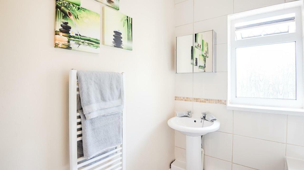 Off Road Parking, Garden, Tv In Every Room Swansea Exteriör bild