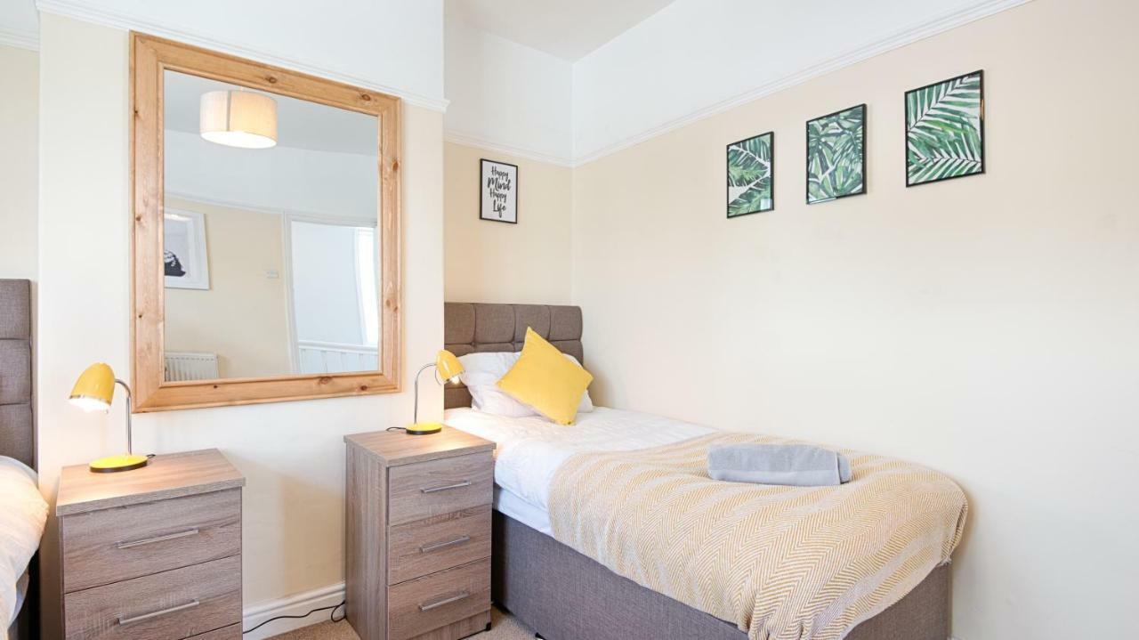 Off Road Parking, Garden, Tv In Every Room Swansea Exteriör bild