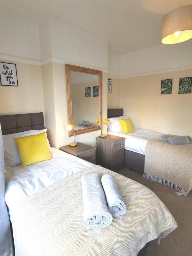 Off Road Parking, Garden, Tv In Every Room Swansea Exteriör bild
