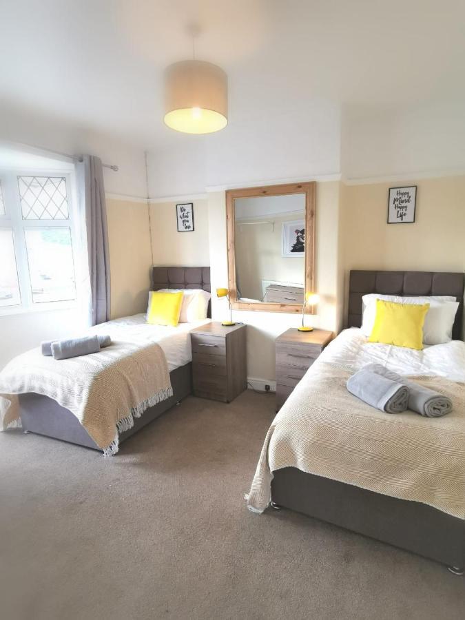 Off Road Parking, Garden, Tv In Every Room Swansea Exteriör bild